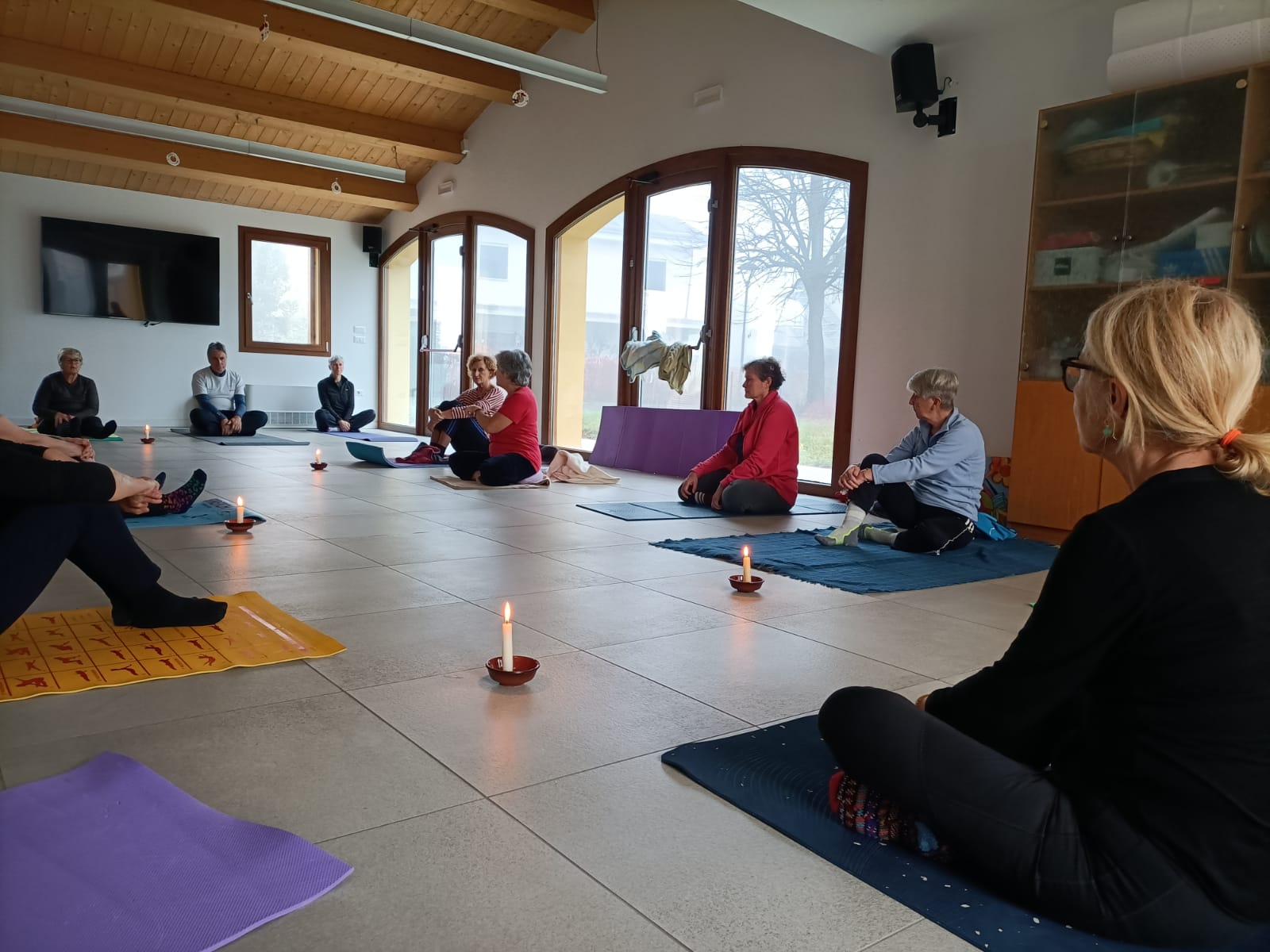 Gruppo Yoga Dolce prima del riposo Natalizio